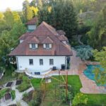 01_Kerschberg3a_Luftaufnahme_Haus_Pool