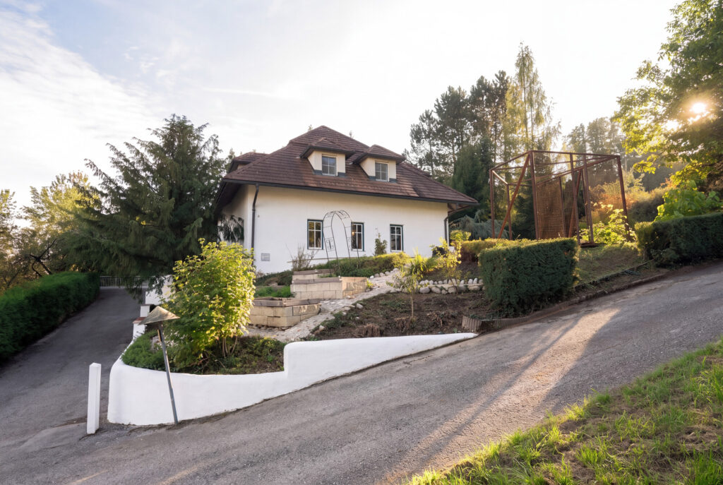 Retouch-this-real-estate-exterior-photog